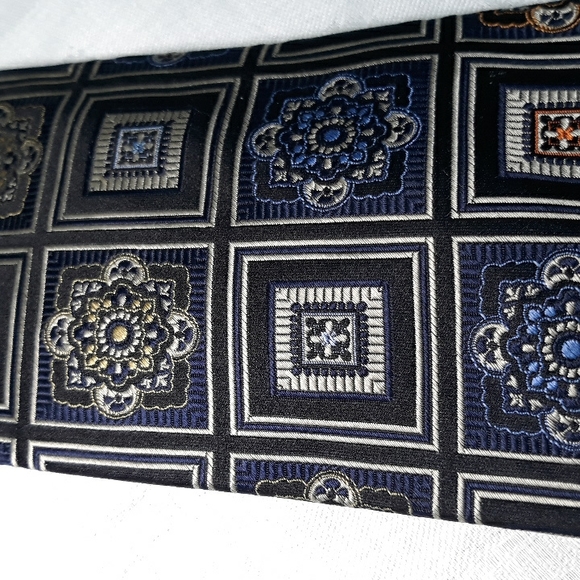 Massimo Moda Collezione frames silk tie in black and blue - Picture 2 of 7
